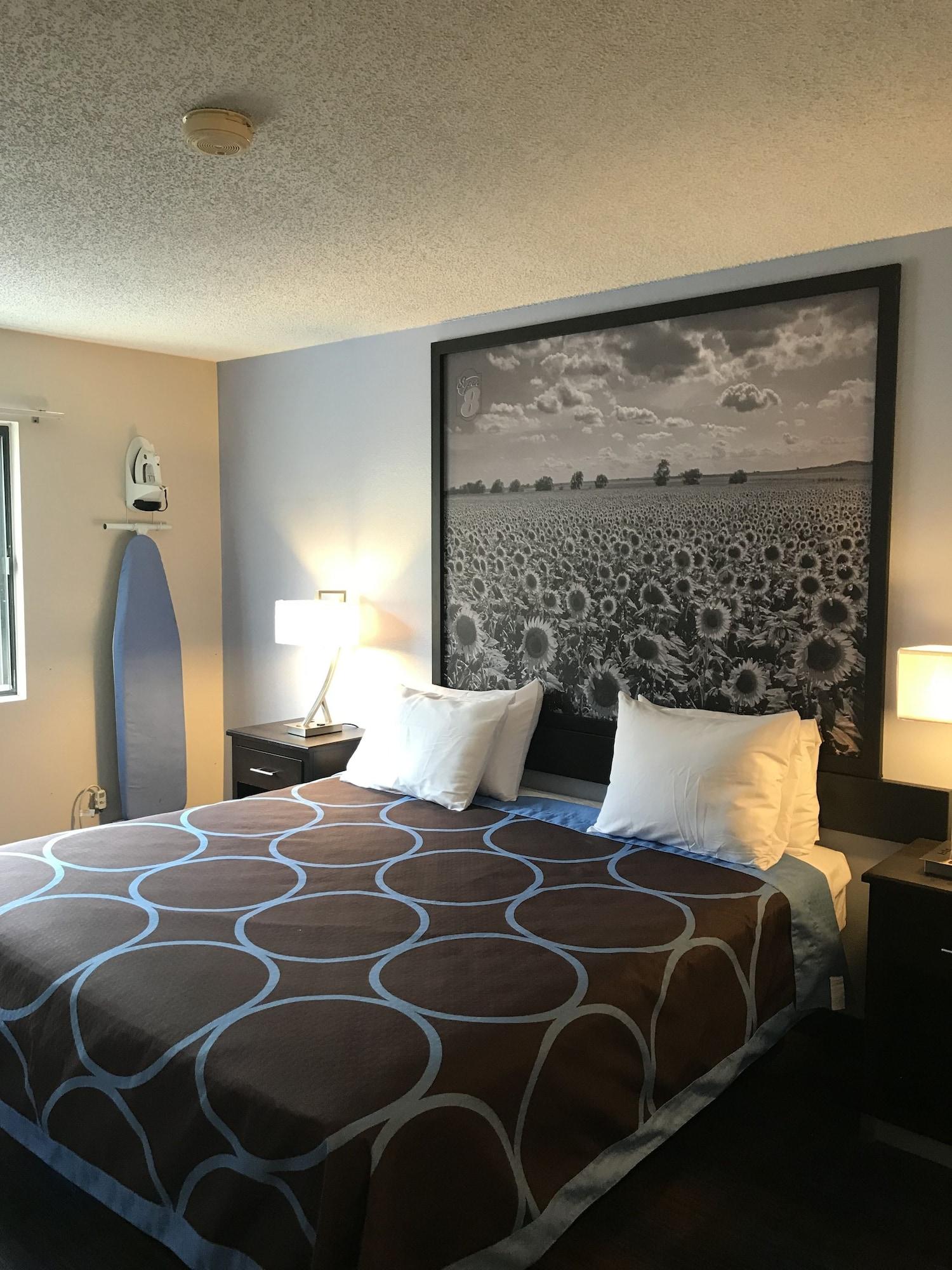 Super 8 By Wyndham Lenexa Overland Park Area/Mall Area Exterior photo